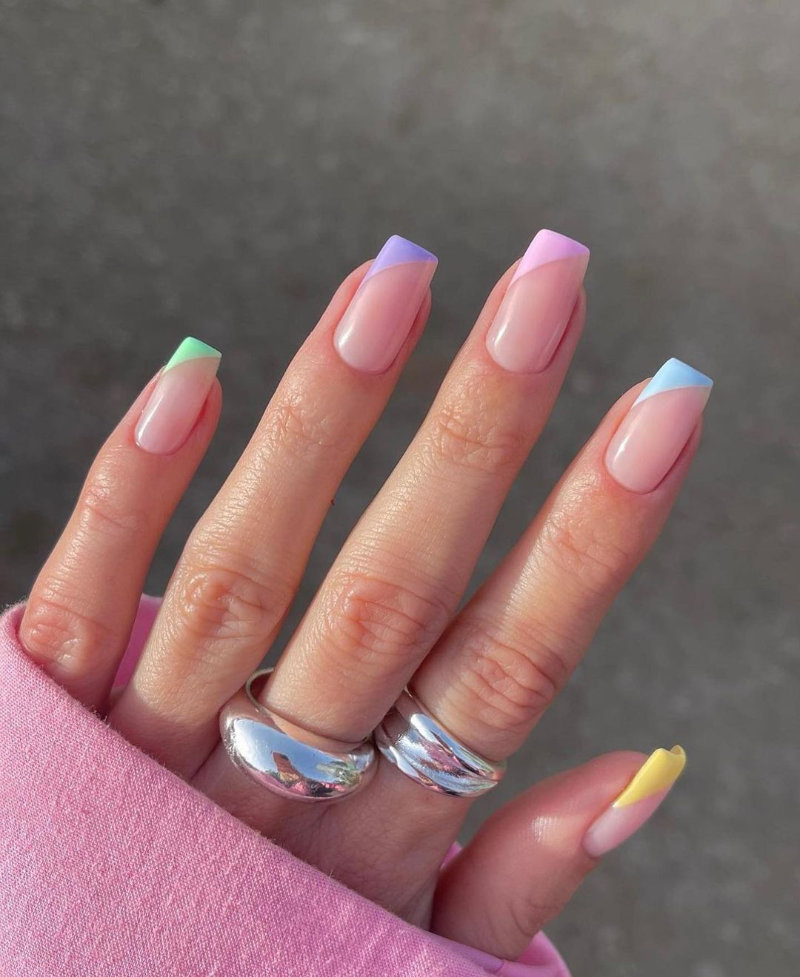 Sophie 💕 在 Instagram 上发布：“Purple or White ? . . . #nail #nails #makeup  #white #pure #gel #uv #finger #design #nailde… | Manicura de uñas,  Manicura, Disenos de unas